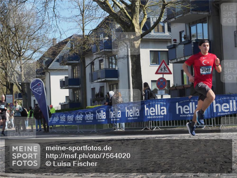 06.04.2025 - 44. Internationalen Wilhelmsburger Insellauf Luisa Fischer http://msf.ph/oto/7564020 06.04.2025 10:35:16 Ziel 4603, 3958, 3049 meine-sportfotos.de