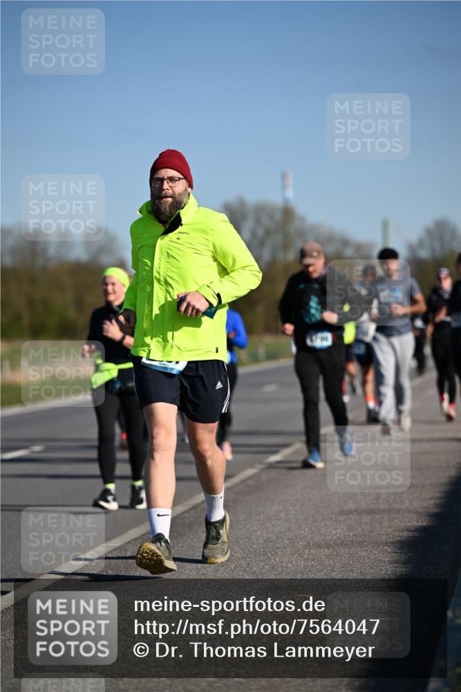 06.04.2025 - 44. Internationalen Wilhelmsburger Insellauf Dr. Thomas Lammeyer http://msf.ph/oto/7564047 06.04.2025 09:38:54 Laufen 17, 910 meine-sportfotos.de