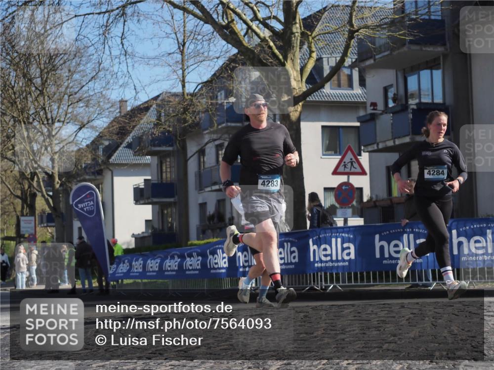 06.04.2025 - 44. Internationalen Wilhelmsburger Insellauf Luisa Fischer http://msf.ph/oto/7564093 06.04.2025 10:35:25 Ziel 4283, 4284 meine-sportfotos.de