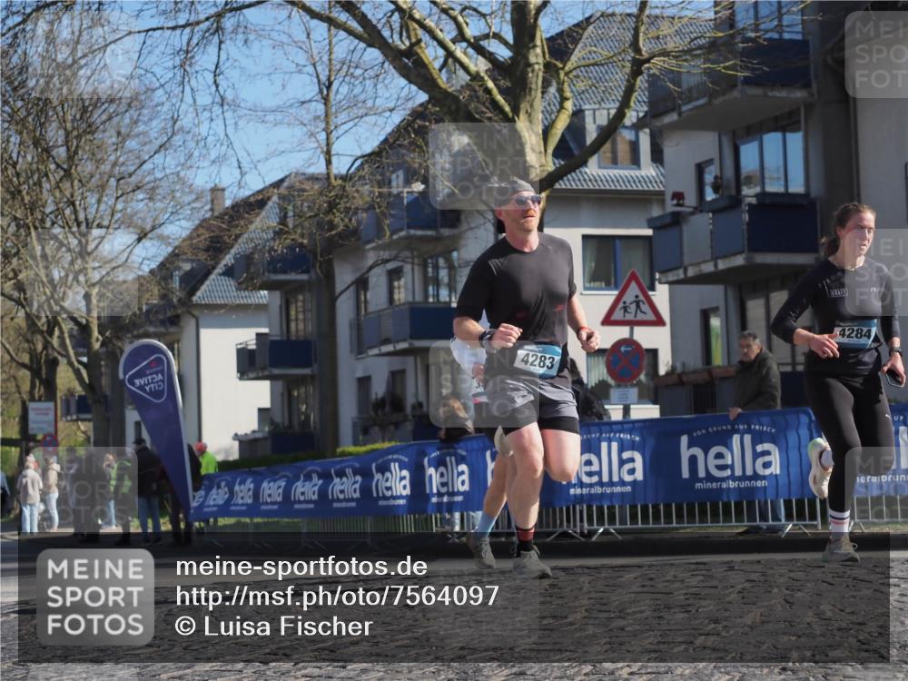 06.04.2025 - 44. Internationalen Wilhelmsburger Insellauf Luisa Fischer http://msf.ph/oto/7564097 06.04.2025 10:35:25 Ziel 4283, 4284 meine-sportfotos.de