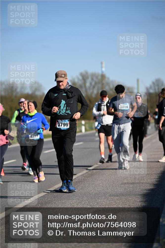 06.04.2025 - 44. Internationalen Wilhelmsburger Insellauf Dr. Thomas Lammeyer http://msf.ph/oto/7564098 06.04.2025 09:38:57 Laufen 323, 3799, 5014 meine-sportfotos.de