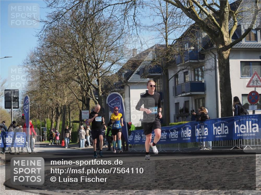 06.04.2025 - 44. Internationalen Wilhelmsburger Insellauf Luisa Fischer http://msf.ph/oto/7564110 06.04.2025 10:35:30 Ziel 4312, 1216, 4396 meine-sportfotos.de
