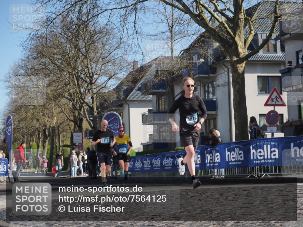 06.04.2025 - 44. Internationalen Wilhelmsburger Insellauf Luisa Fischer http://msf.ph/oto/7564125 06.04.2025 10:35:30 Ziel 4312, 4396, 4216 meine-sportfotos.de
