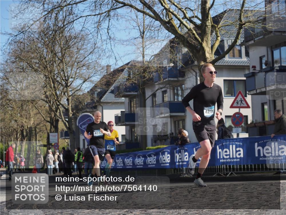 06.04.2025 - 44. Internationalen Wilhelmsburger Insellauf Luisa Fischer http://msf.ph/oto/7564140 06.04.2025 10:35:31 Ziel 4312, 4216, 4396 meine-sportfotos.de