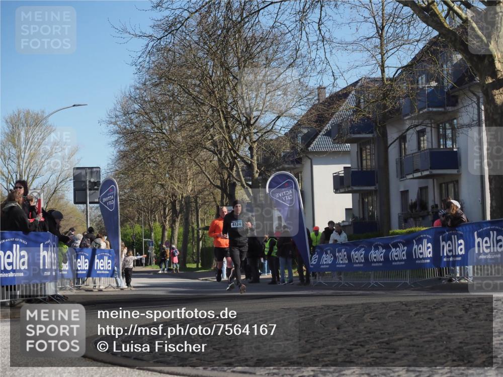 06.04.2025 - 44. Internationalen Wilhelmsburger Insellauf Luisa Fischer http://msf.ph/oto/7564167 06.04.2025 10:35:42 Ziel 4124 meine-sportfotos.de