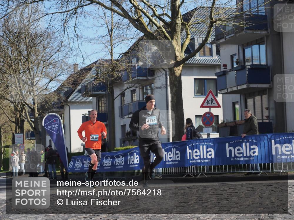 06.04.2025 - 44. Internationalen Wilhelmsburger Insellauf Luisa Fischer http://msf.ph/oto/7564218 06.04.2025 10:35:44 Ziel 3580, 4124 meine-sportfotos.de