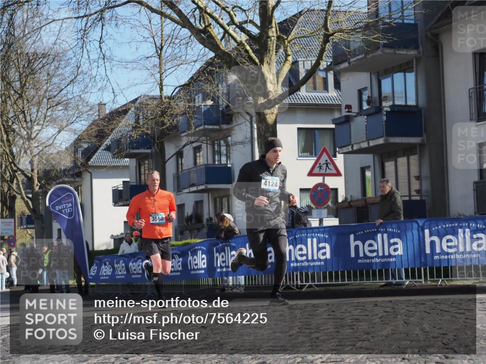 06.04.2025 - 44. Internationalen Wilhelmsburger Insellauf Luisa Fischer http://msf.ph/oto/7564225 06.04.2025 10:35:44 Ziel 3580, 4124, 20 meine-sportfotos.de