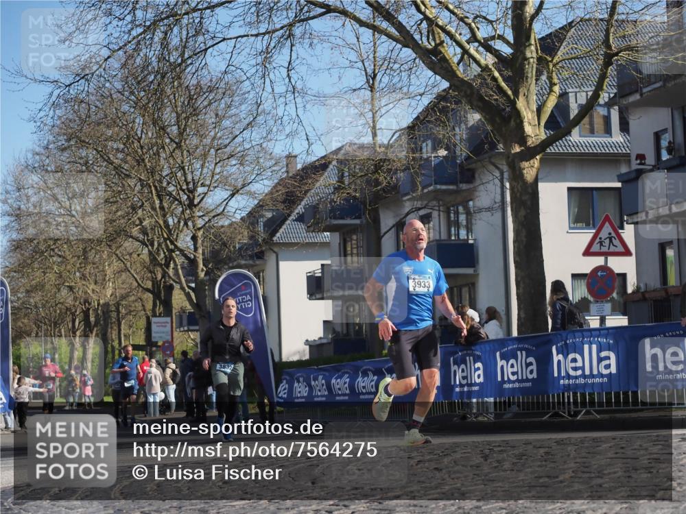 06.04.2025 - 44. Internationalen Wilhelmsburger Insellauf Luisa Fischer http://msf.ph/oto/7564275 06.04.2025 10:35:53 Ziel 3832, 3933 meine-sportfotos.de