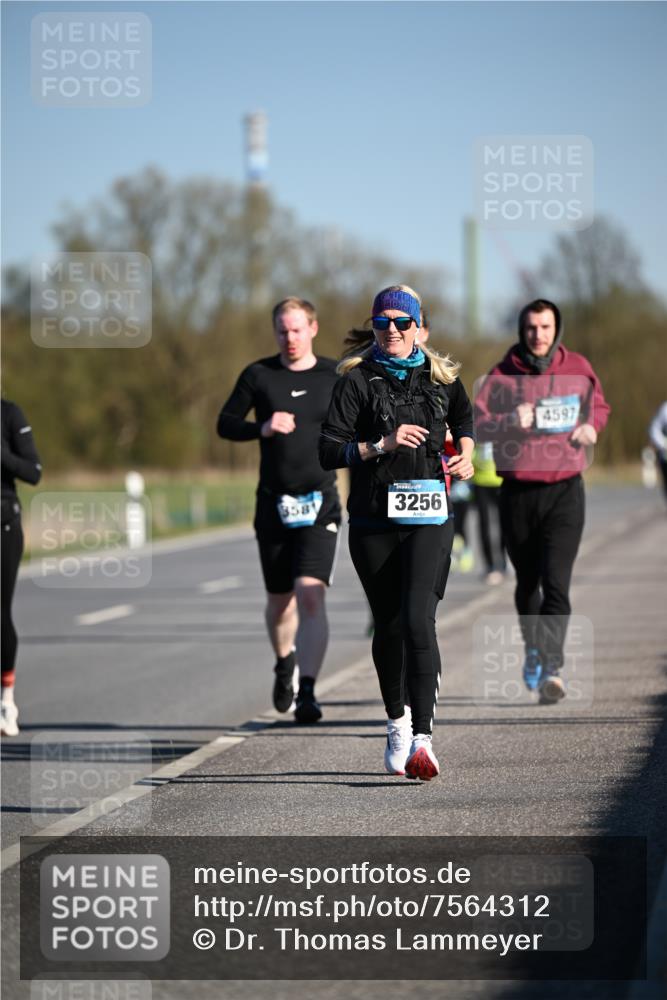 06.04.2025 - 44. Internationalen Wilhelmsburger Insellauf Dr. Thomas Lammeyer http://msf.ph/oto/7564312 06.04.2025 09:39:12 Laufen 358, 3256, 4597 meine-sportfotos.de
