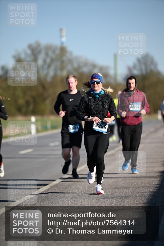 06.04.2025 - 44. Internationalen Wilhelmsburger Insellauf Dr. Thomas Lammeyer http://msf.ph/oto/7564314 06.04.2025 09:39:12 Laufen 3581, 3256, 4597 meine-sportfotos.de