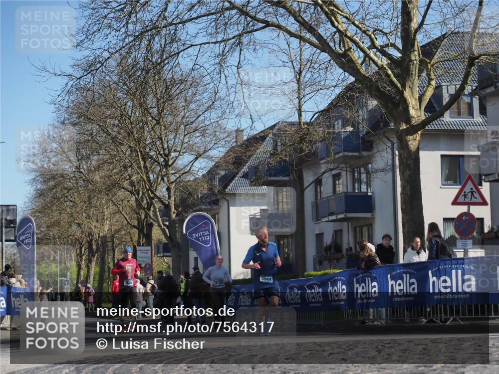 06.04.2025 - 44. Internationalen Wilhelmsburger Insellauf Luisa Fischer http://msf.ph/oto/7564317 06.04.2025 10:35:57 Ziel 3602, 4120, 3944 meine-sportfotos.de