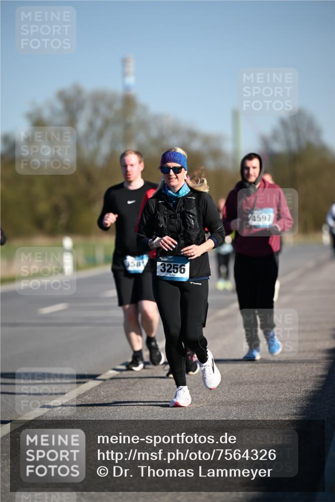 06.04.2025 - 44. Internationalen Wilhelmsburger Insellauf Dr. Thomas Lammeyer http://msf.ph/oto/7564326 06.04.2025 09:39:12 Laufen 358, 3256, 4597 meine-sportfotos.de