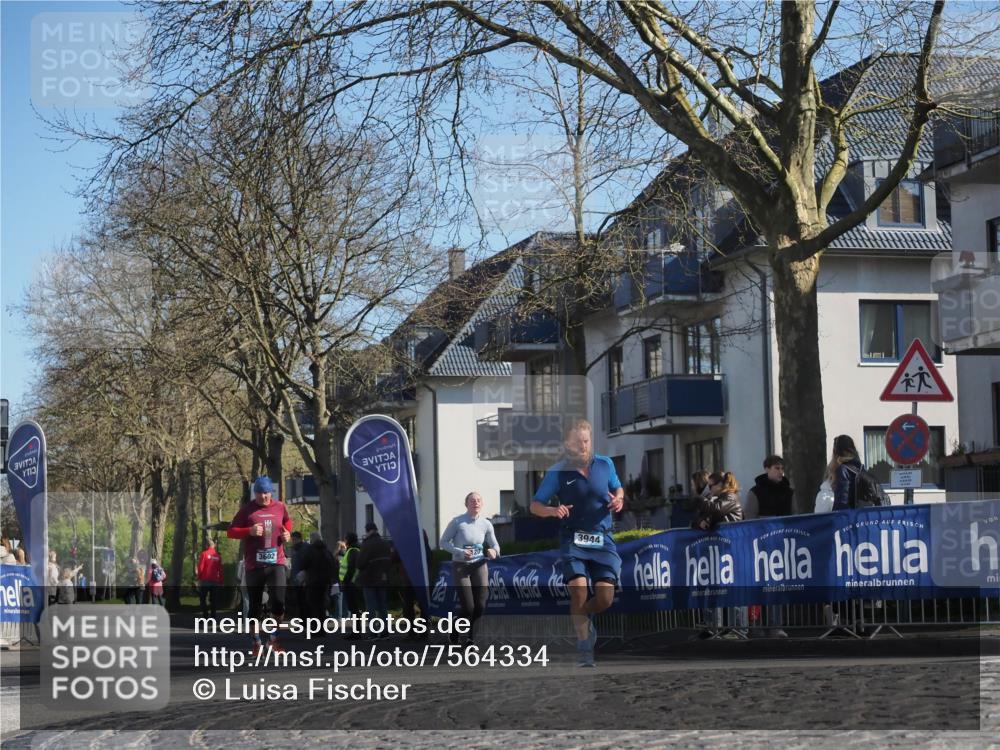 06.04.2025 - 44. Internationalen Wilhelmsburger Insellauf Luisa Fischer http://msf.ph/oto/7564334 06.04.2025 10:35:58 Ziel 3602, 3944 meine-sportfotos.de