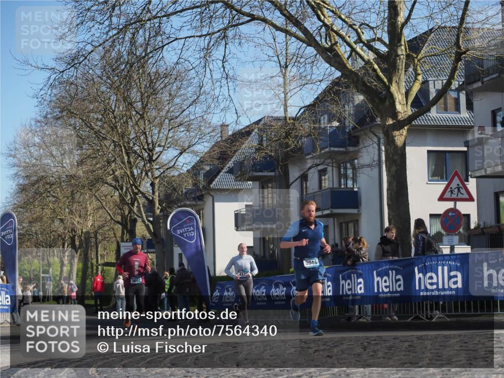 06.04.2025 - 44. Internationalen Wilhelmsburger Insellauf Luisa Fischer http://msf.ph/oto/7564340 06.04.2025 10:35:58 Ziel 3602, 412, 3944 meine-sportfotos.de