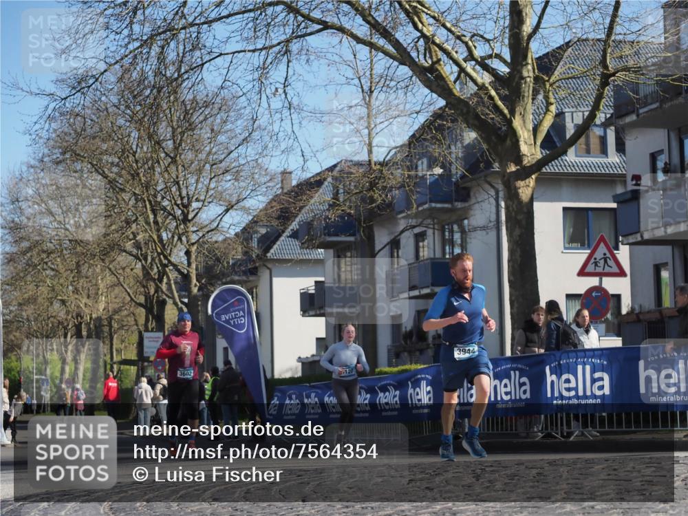 06.04.2025 - 44. Internationalen Wilhelmsburger Insellauf Luisa Fischer http://msf.ph/oto/7564354 06.04.2025 10:35:59 Ziel 3602, 3944 meine-sportfotos.de
