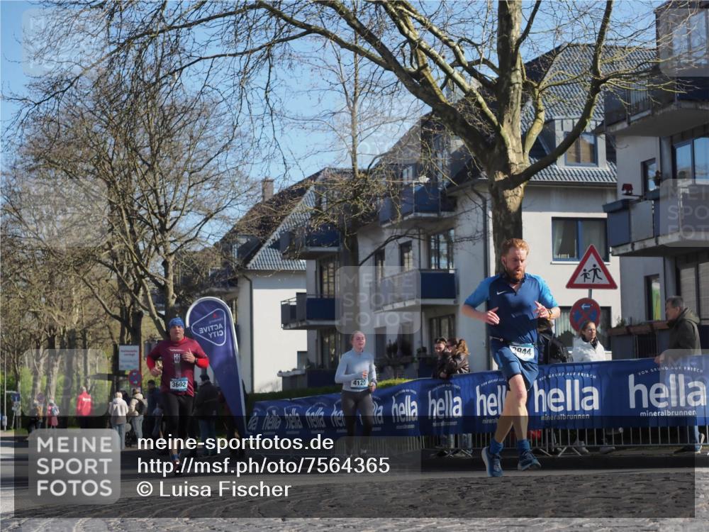 06.04.2025 - 44. Internationalen Wilhelmsburger Insellauf Luisa Fischer http://msf.ph/oto/7564365 06.04.2025 10:35:59 Ziel 3602, 4120, 944 meine-sportfotos.de