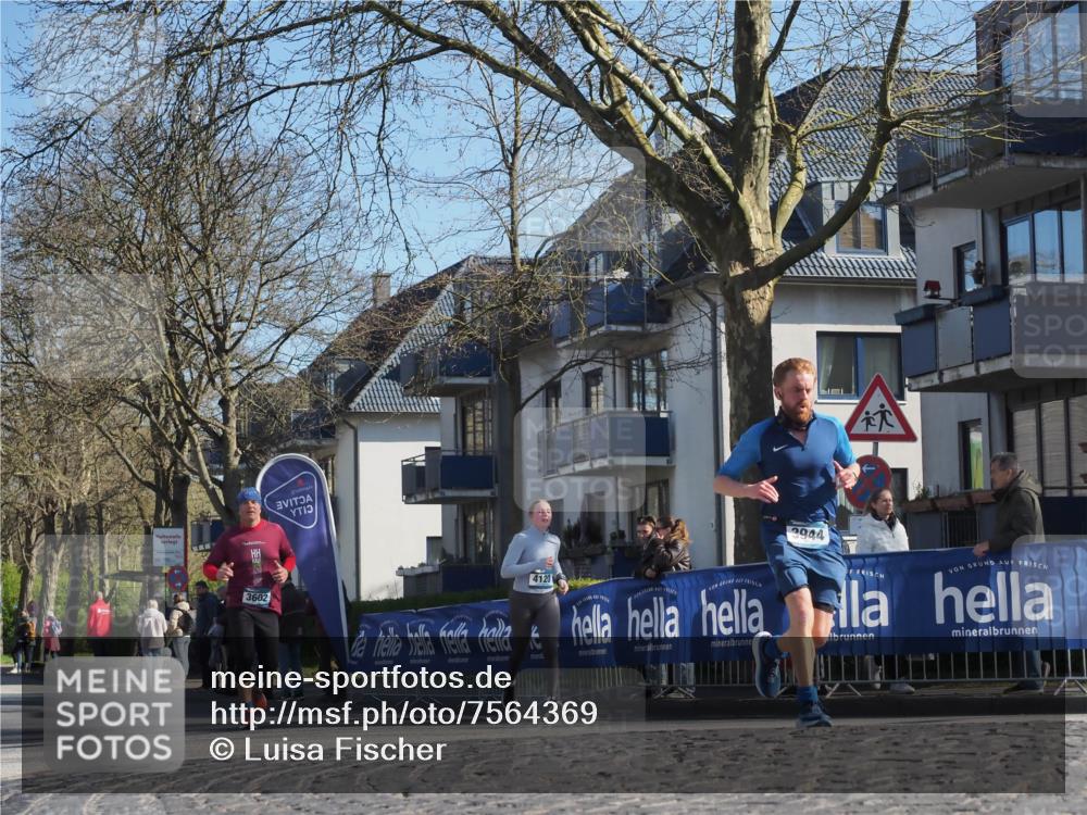 06.04.2025 - 44. Internationalen Wilhelmsburger Insellauf Luisa Fischer http://msf.ph/oto/7564369 06.04.2025 10:35:59 Ziel 3944, 3602, 4120 meine-sportfotos.de