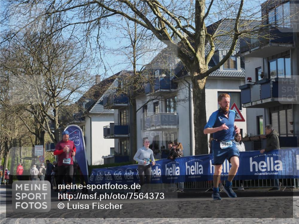 06.04.2025 - 44. Internationalen Wilhelmsburger Insellauf Luisa Fischer http://msf.ph/oto/7564373 06.04.2025 10:35:59 Ziel 3602, 3944 meine-sportfotos.de