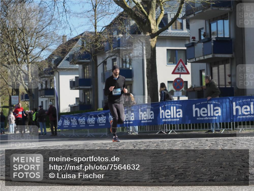 06.04.2025 - 44. Internationalen Wilhelmsburger Insellauf Luisa Fischer http://msf.ph/oto/7564632 06.04.2025 10:36:36 Ziel 5098 meine-sportfotos.de