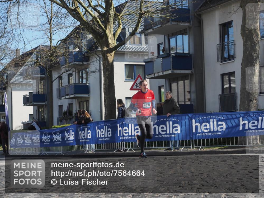 06.04.2025 - 44. Internationalen Wilhelmsburger Insellauf Luisa Fischer http://msf.ph/oto/7564664 06.04.2025 10:36:41 Ziel 4534 meine-sportfotos.de