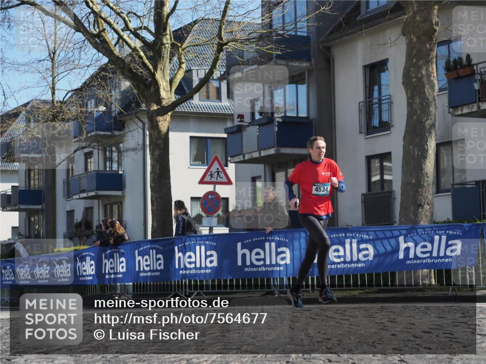 06.04.2025 - 44. Internationalen Wilhelmsburger Insellauf Luisa Fischer http://msf.ph/oto/7564677 06.04.2025 10:36:41 Ziel 4534, 1111 meine-sportfotos.de