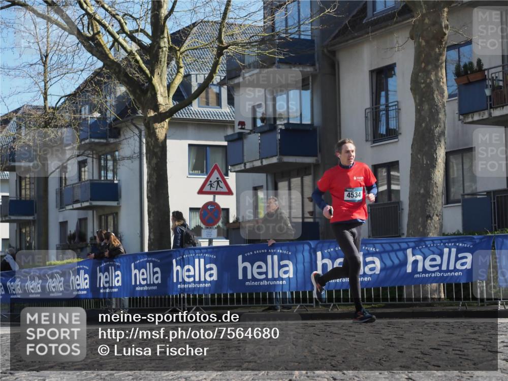 06.04.2025 - 44. Internationalen Wilhelmsburger Insellauf Luisa Fischer http://msf.ph/oto/7564680 06.04.2025 10:36:42 Ziel 4534 meine-sportfotos.de