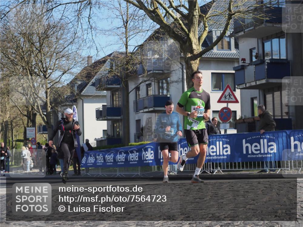 06.04.2025 - 44. Internationalen Wilhelmsburger Insellauf Luisa Fischer http://msf.ph/oto/7564723 06.04.2025 10:36:50 Ziel 090, 198, 9 meine-sportfotos.de