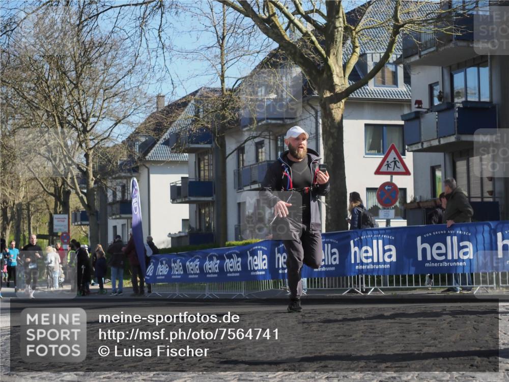 06.04.2025 - 44. Internationalen Wilhelmsburger Insellauf Luisa Fischer http://msf.ph/oto/7564741 06.04.2025 10:36:52 Ziel  meine-sportfotos.de