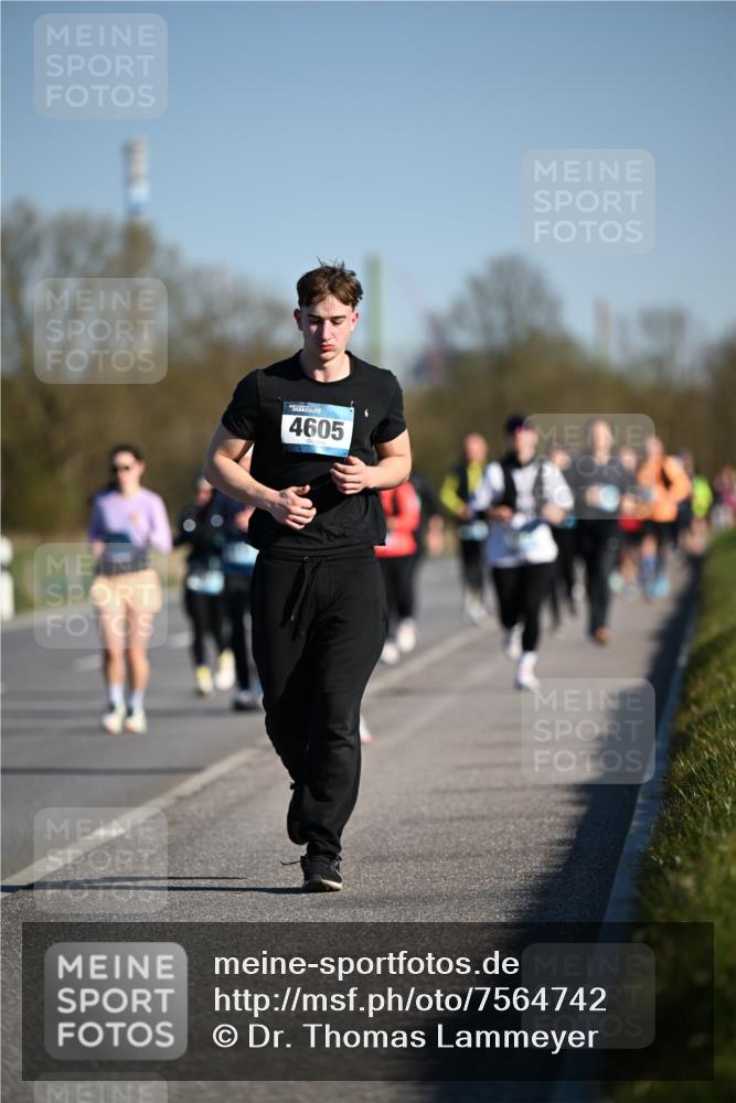 06.04.2025 - 44. Internationalen Wilhelmsburger Insellauf Dr. Thomas Lammeyer http://msf.ph/oto/7564742 06.04.2025 09:39:49 Laufen 4605 meine-sportfotos.de