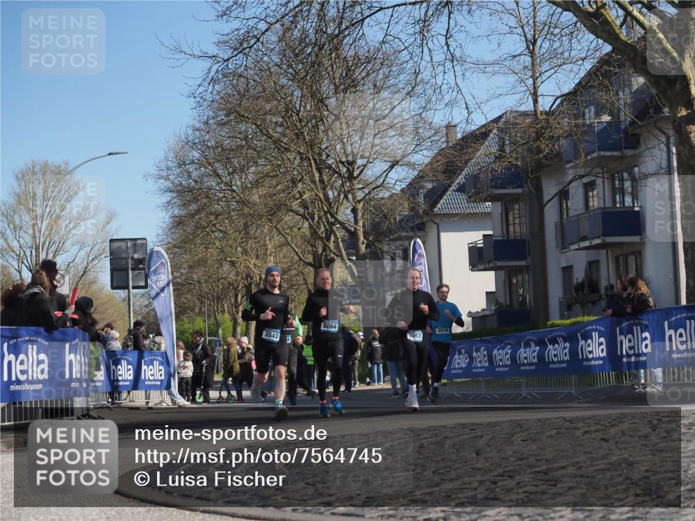 06.04.2025 - 44. Internationalen Wilhelmsburger Insellauf Luisa Fischer http://msf.ph/oto/7564745 06.04.2025 10:36:55 Ziel 3543, 5084, 5067, 3819 meine-sportfotos.de