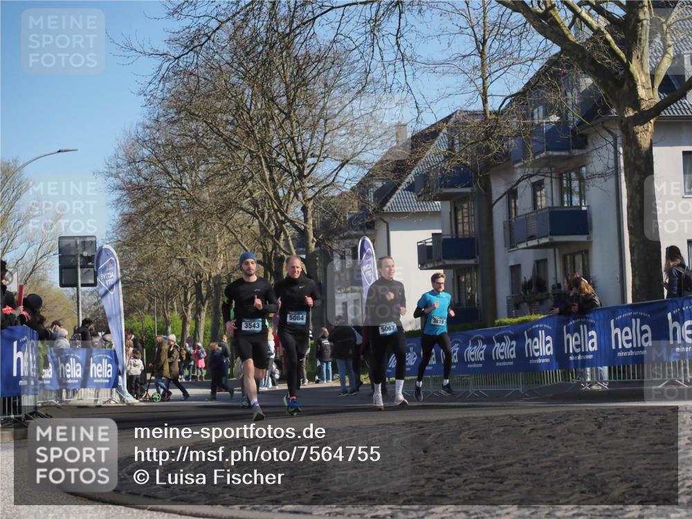 06.04.2025 - 44. Internationalen Wilhelmsburger Insellauf Luisa Fischer http://msf.ph/oto/7564755 06.04.2025 10:36:55 Ziel 3543, 5084, 5067, 3819 meine-sportfotos.de