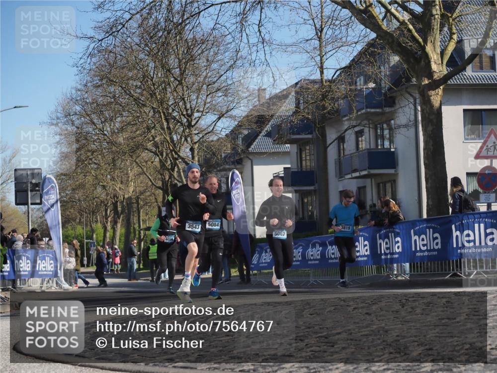 06.04.2025 - 44. Internationalen Wilhelmsburger Insellauf Luisa Fischer http://msf.ph/oto/7564767 06.04.2025 10:36:56 Ziel 4099, 5084, 3543, 13, 5067, 3819 meine-sportfotos.de