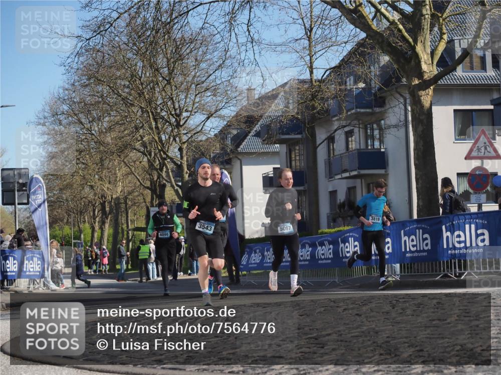 06.04.2025 - 44. Internationalen Wilhelmsburger Insellauf Luisa Fischer http://msf.ph/oto/7564776 06.04.2025 10:36:56 Ziel 4099, 3543, 5067, 3819 meine-sportfotos.de