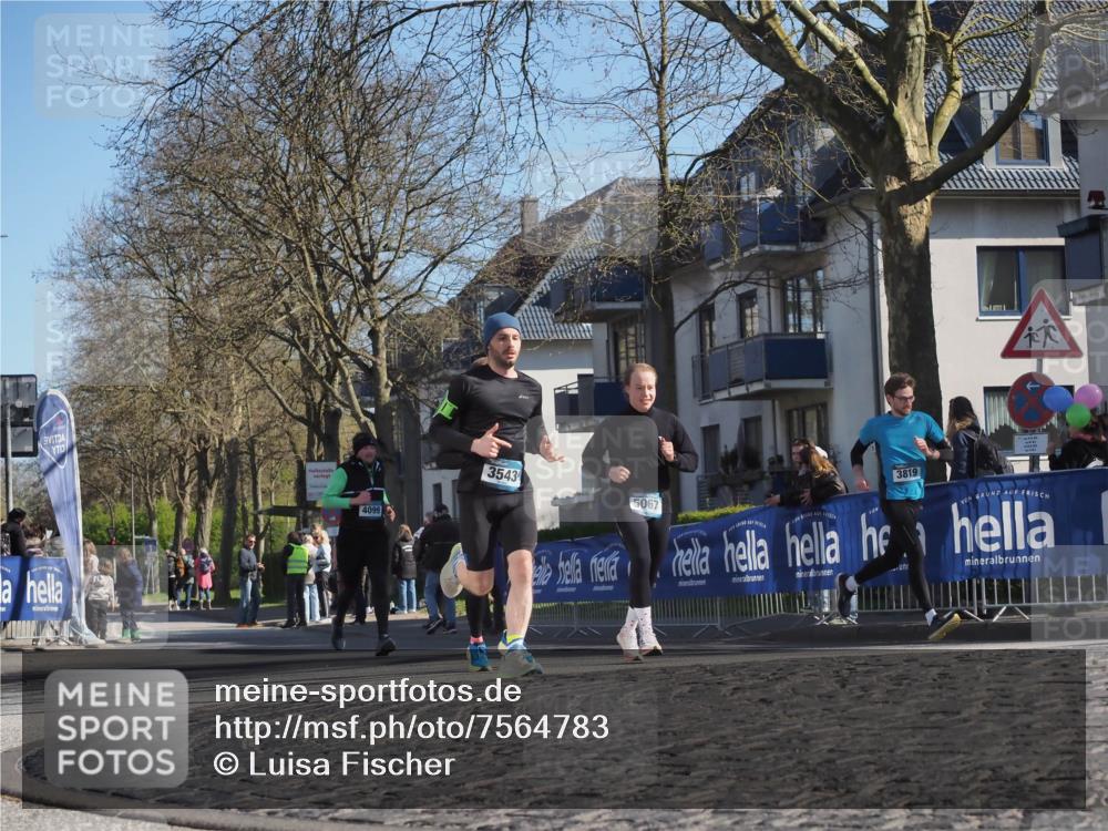 06.04.2025 - 44. Internationalen Wilhelmsburger Insellauf Luisa Fischer http://msf.ph/oto/7564783 06.04.2025 10:36:56 Ziel 4099, 3543, 5067, 3819 meine-sportfotos.de