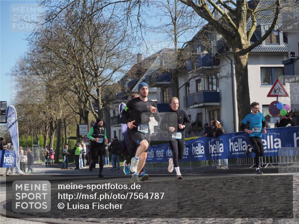 06.04.2025 - 44. Internationalen Wilhelmsburger Insellauf Luisa Fischer http://msf.ph/oto/7564787 06.04.2025 10:36:57 Ziel 099, 3543, 5067, 3819 meine-sportfotos.de