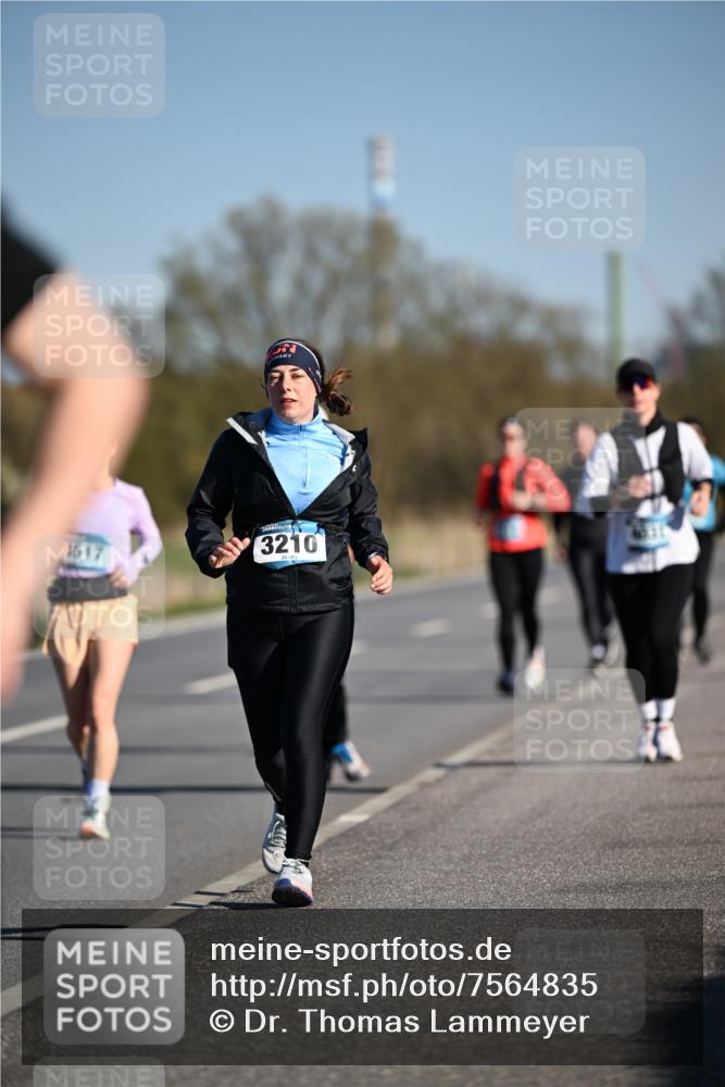 06.04.2025 - 44. Internationalen Wilhelmsburger Insellauf Dr. Thomas Lammeyer http://msf.ph/oto/7564835 06.04.2025 09:39:53 Laufen 3210, 6021 meine-sportfotos.de