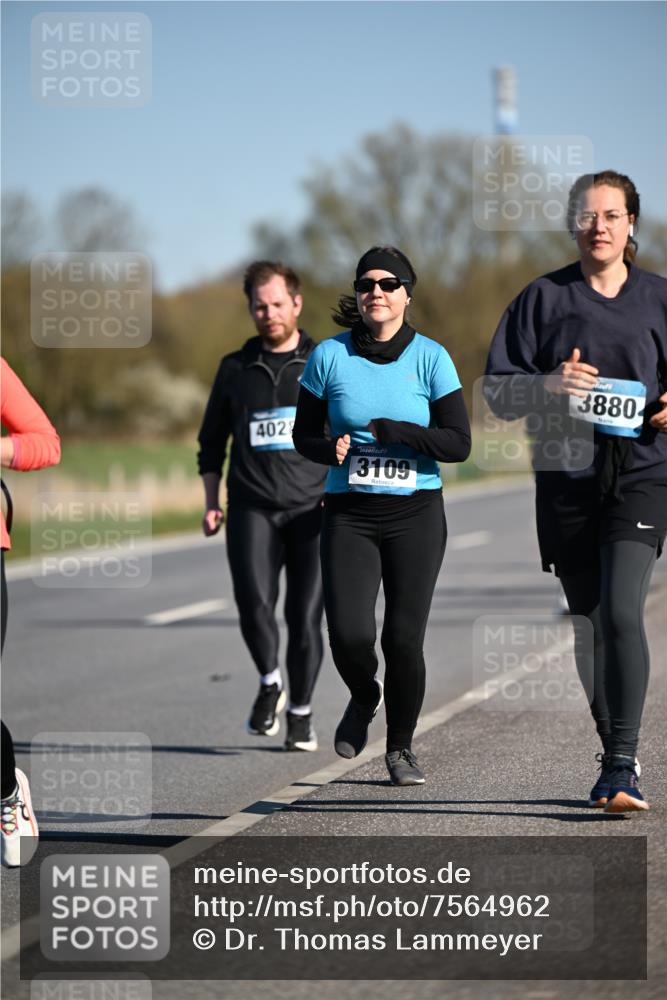 06.04.2025 - 44. Internationalen Wilhelmsburger Insellauf Dr. Thomas Lammeyer http://msf.ph/oto/7564962 06.04.2025 09:40:02 Laufen 402, 3109, 3880 meine-sportfotos.de