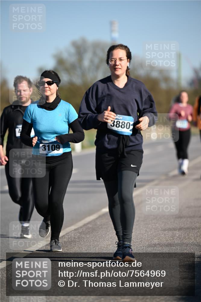 06.04.2025 - 44. Internationalen Wilhelmsburger Insellauf Dr. Thomas Lammeyer http://msf.ph/oto/7564969 06.04.2025 09:40:03 Laufen 3109, 3880 meine-sportfotos.de