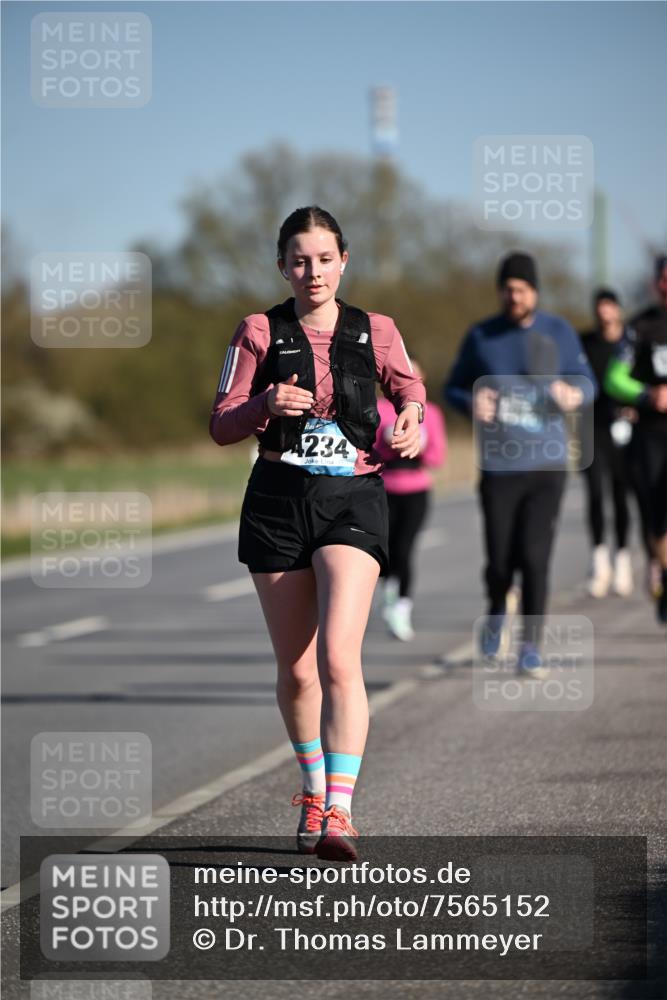 06.04.2025 - 44. Internationalen Wilhelmsburger Insellauf Dr. Thomas Lammeyer http://msf.ph/oto/7565152 06.04.2025 09:40:18 Laufen 4234 meine-sportfotos.de