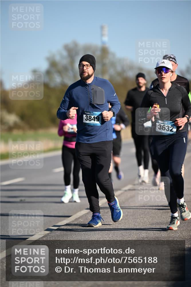 06.04.2025 - 44. Internationalen Wilhelmsburger Insellauf Dr. Thomas Lammeyer http://msf.ph/oto/7565188 06.04.2025 09:40:21 Laufen 3849, 3632 meine-sportfotos.de