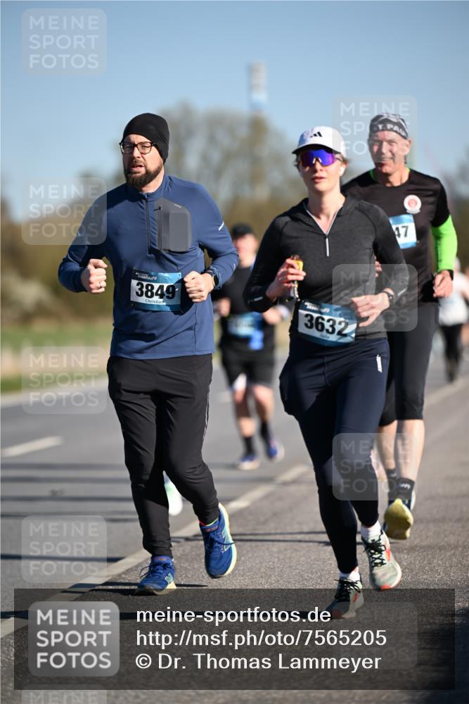06.04.2025 - 44. Internationalen Wilhelmsburger Insellauf Dr. Thomas Lammeyer http://msf.ph/oto/7565205 06.04.2025 09:40:22 Laufen 3849, 3632, 47 meine-sportfotos.de