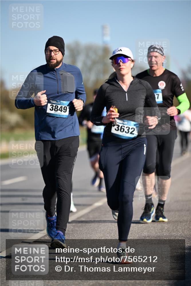 06.04.2025 - 44. Internationalen Wilhelmsburger Insellauf Dr. Thomas Lammeyer http://msf.ph/oto/7565212 06.04.2025 09:40:22 Laufen 3849, 3632, 7 meine-sportfotos.de