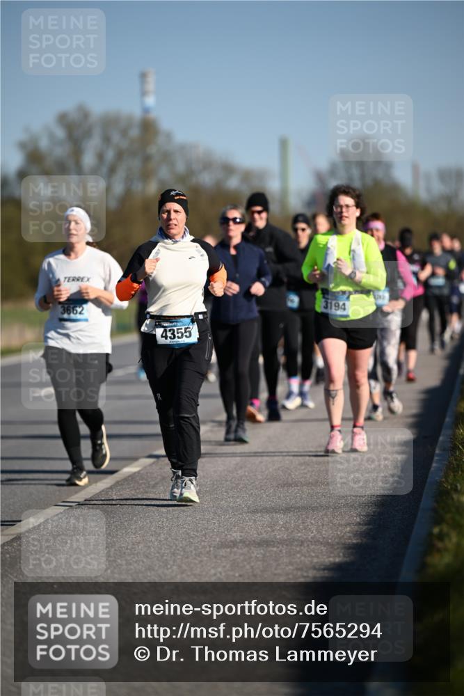 06.04.2025 - 44. Internationalen Wilhelmsburger Insellauf Dr. Thomas Lammeyer http://msf.ph/oto/7565294 06.04.2025 09:40:35 Laufen 3662, 4355, 3194 meine-sportfotos.de