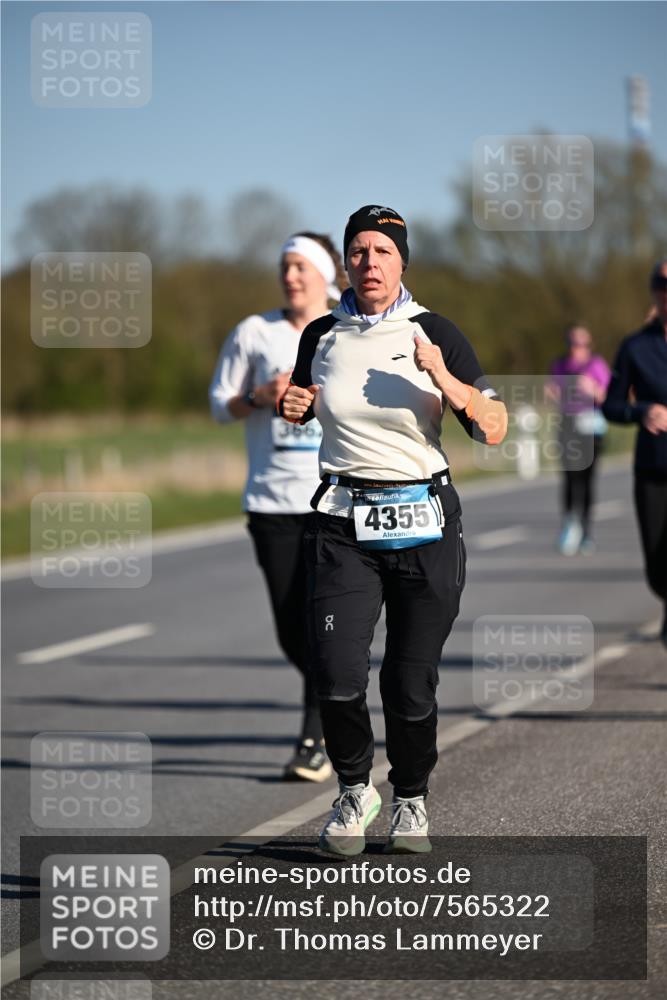 06.04.2025 - 44. Internationalen Wilhelmsburger Insellauf Dr. Thomas Lammeyer http://msf.ph/oto/7565322 06.04.2025 09:40:38 Laufen 366, 4355 meine-sportfotos.de