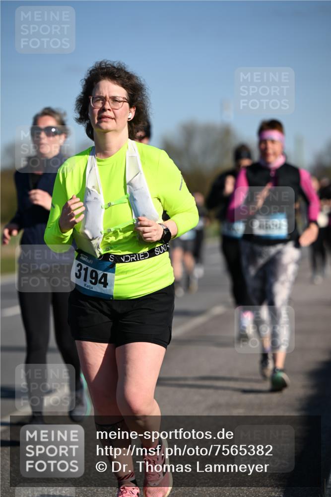 06.04.2025 - 44. Internationalen Wilhelmsburger Insellauf Dr. Thomas Lammeyer http://msf.ph/oto/7565382 06.04.2025 09:40:42 Laufen 3194 meine-sportfotos.de