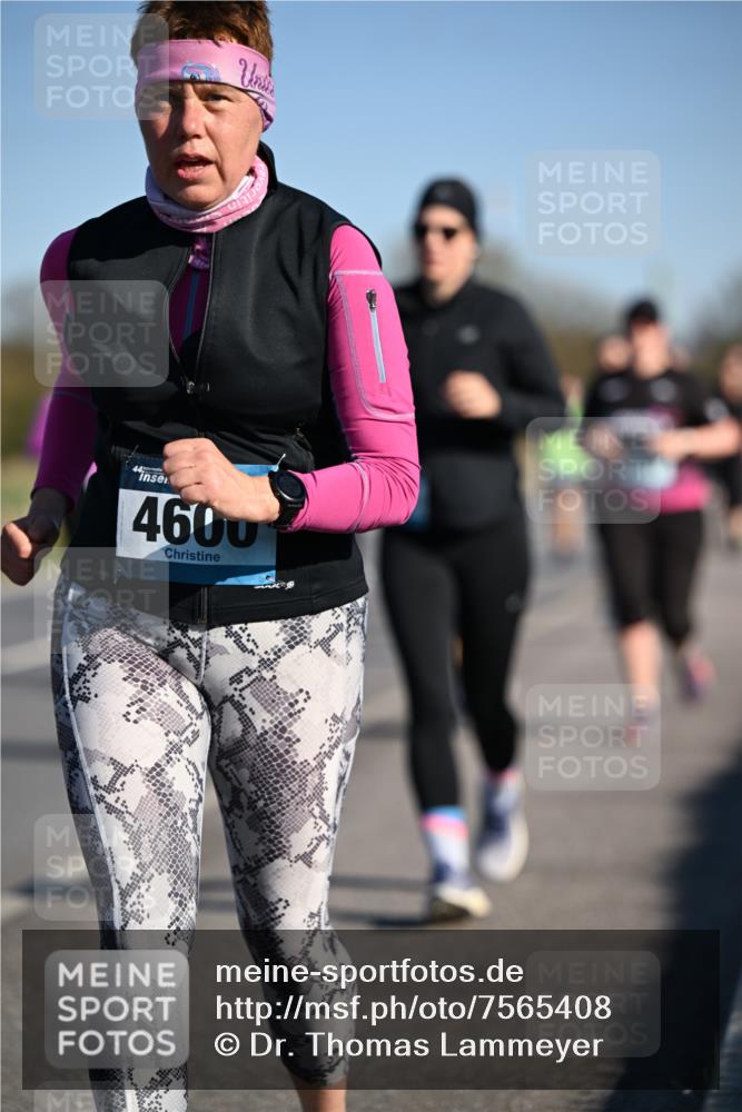 06.04.2025 - 44. Internationalen Wilhelmsburger Insellauf Dr. Thomas Lammeyer http://msf.ph/oto/7565408 06.04.2025 09:40:44 Laufen 44, 4600 meine-sportfotos.de