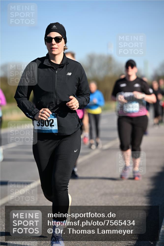 06.04.2025 - 44. Internationalen Wilhelmsburger Insellauf Dr. Thomas Lammeyer http://msf.ph/oto/7565434 06.04.2025 09:40:45 Laufen 3902 meine-sportfotos.de