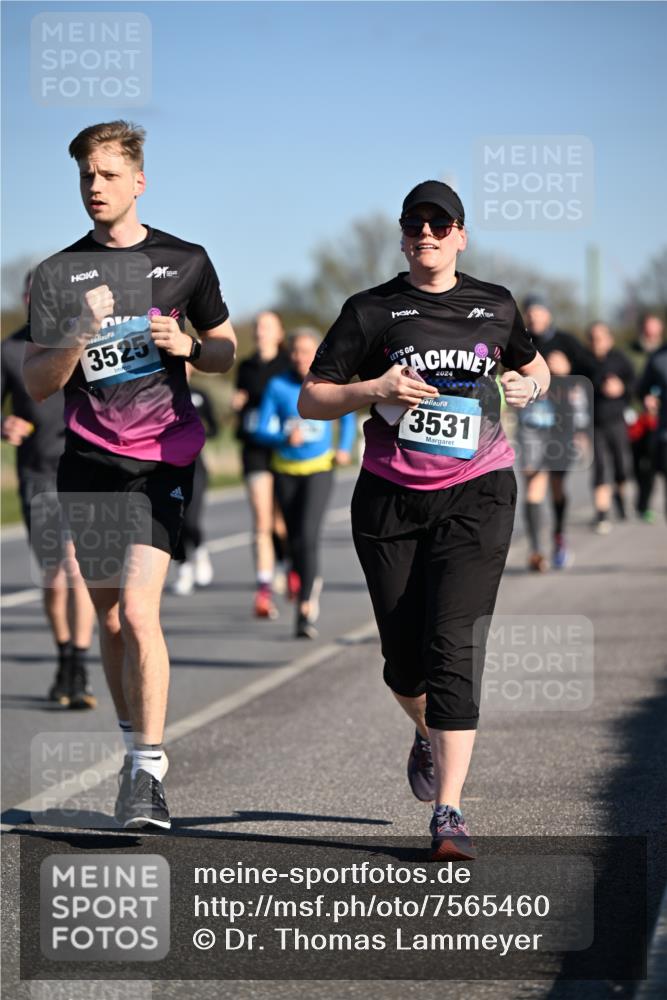 06.04.2025 - 44. Internationalen Wilhelmsburger Insellauf Dr. Thomas Lammeyer http://msf.ph/oto/7565460 06.04.2025 09:40:47 Laufen 3525, 3531 meine-sportfotos.de