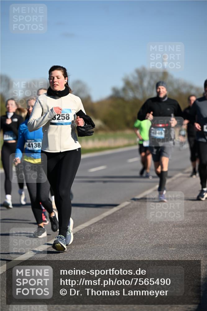 06.04.2025 - 44. Internationalen Wilhelmsburger Insellauf Dr. Thomas Lammeyer http://msf.ph/oto/7565490 06.04.2025 09:40:49 Laufen 4138, 3258 meine-sportfotos.de