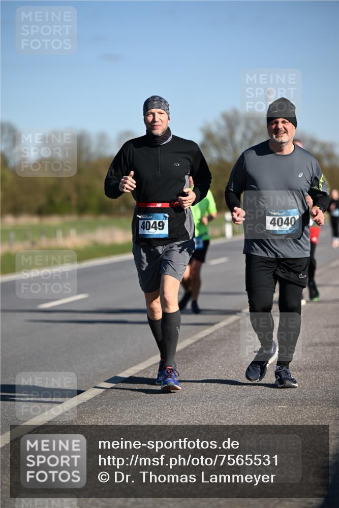 06.04.2025 - 44. Internationalen Wilhelmsburger Insellauf Dr. Thomas Lammeyer http://msf.ph/oto/7565531 06.04.2025 09:40:52 Laufen 330, 4049, 4040 meine-sportfotos.de